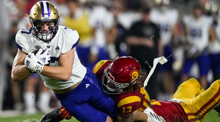 Washington playing against USC.